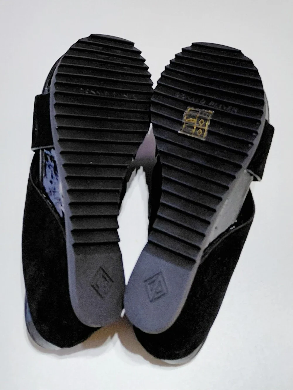 DONALD PLINER Women's Sisu Black Suede Platform Wedge Toe - Ring Sandals 5.5M
